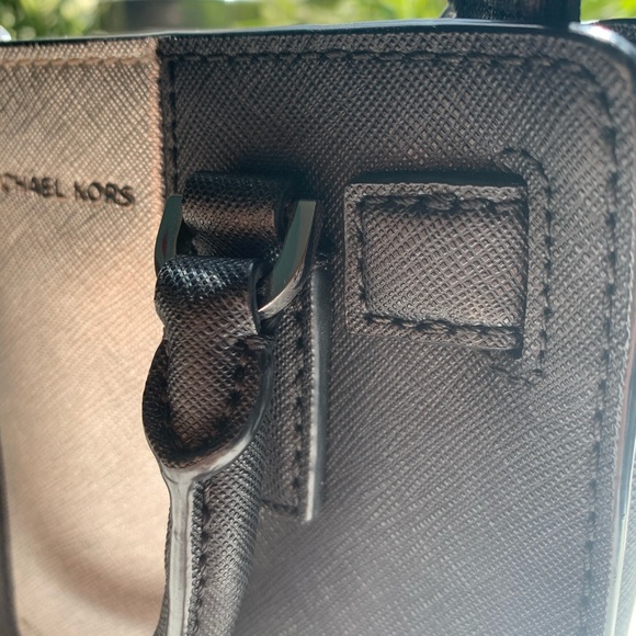 Micheal Kors Mini Bag - Picture 7 of 8